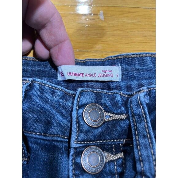 So Jeans Women's Size 3 Ultimate Ankle Jeggings High Rise Whiskered Faded Frayed - Picture 3 of 8